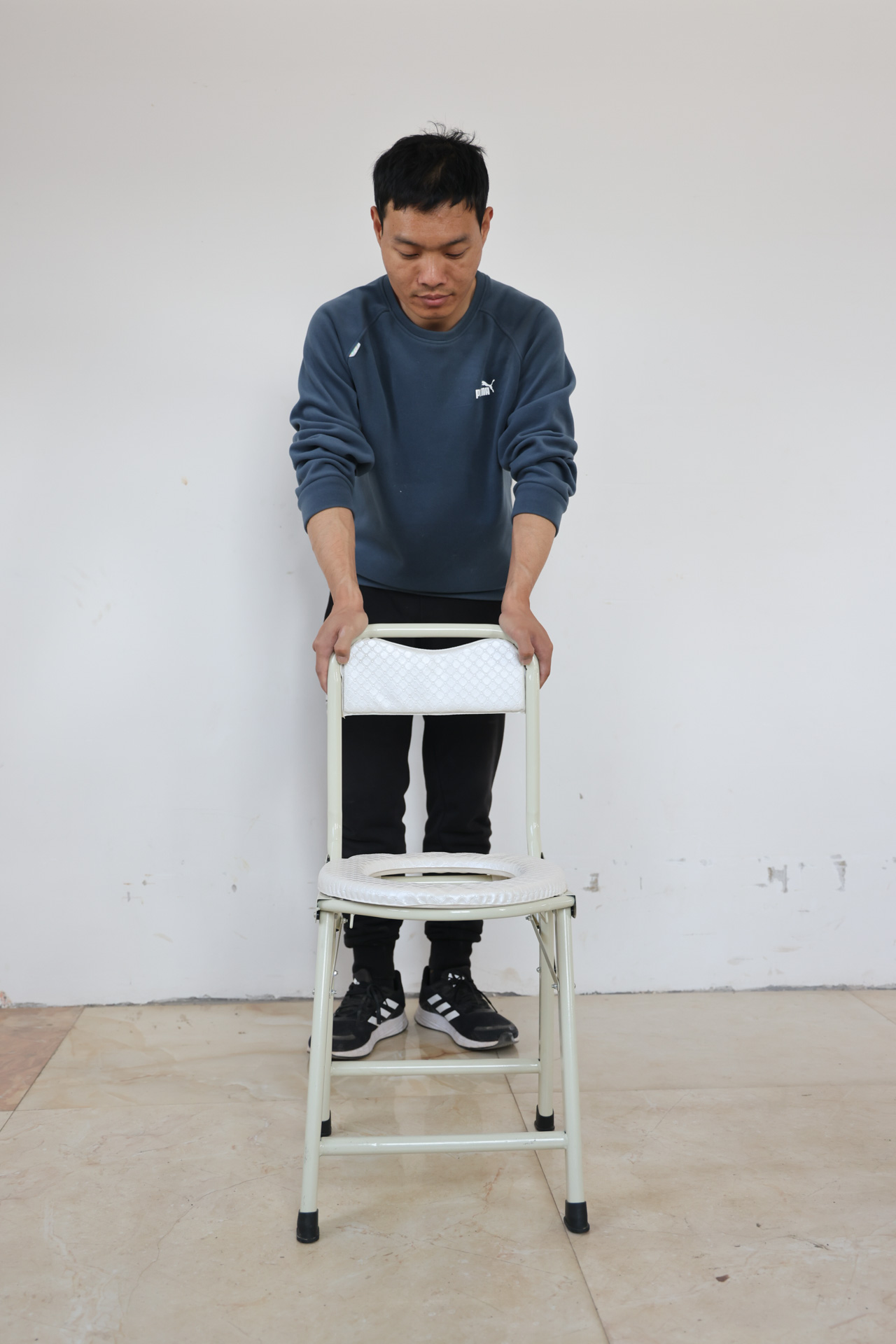 椭圆管白色高靠背豪华座便椅（圆桶折叠）