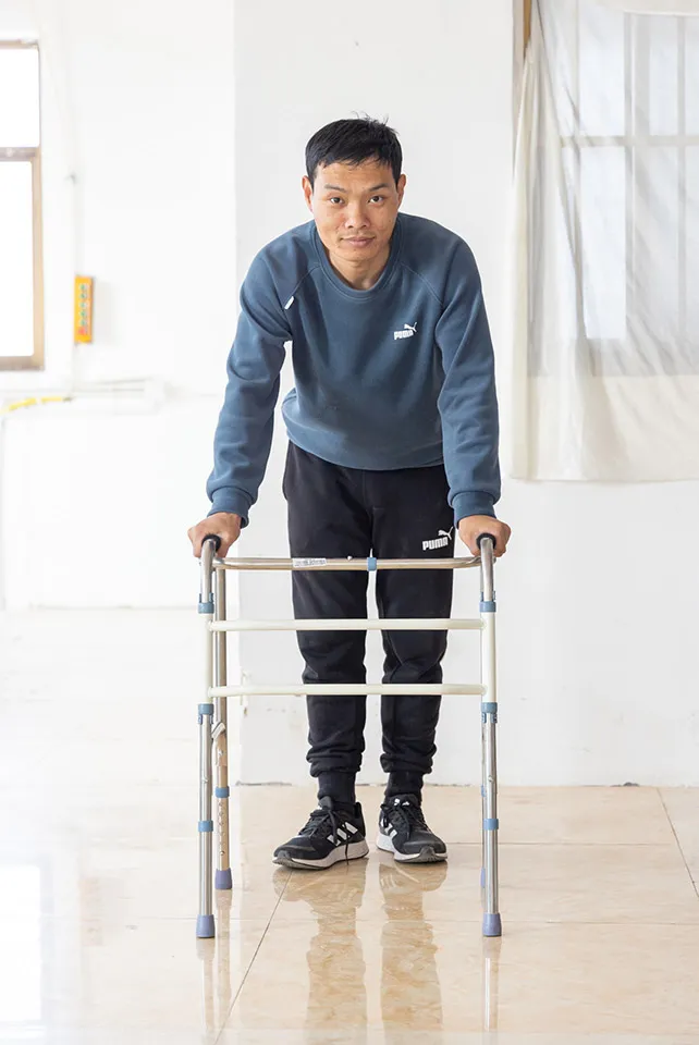 普通折叠扭动助行器（半不锈钢）