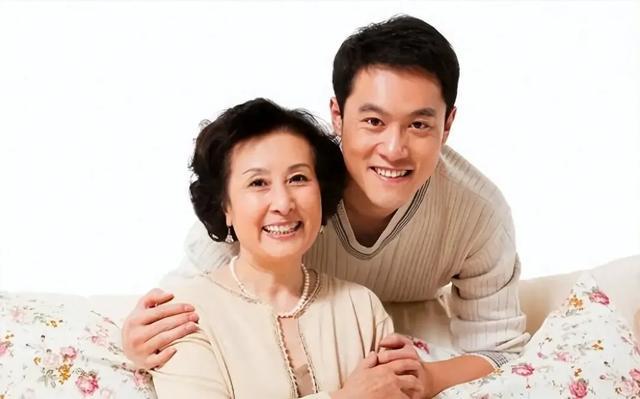 谁懂啊！照护失能妈妈 3 年，每天翻身 